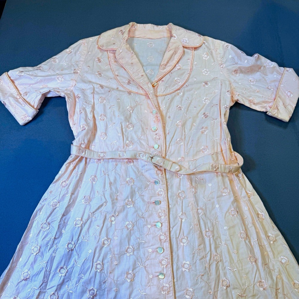 VTG 50s Handmade Eyelet Embroidered Housecoat Dress Pink Cotton Dress Lounger M